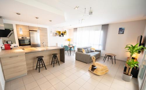 Chez LAcon MActro Bus Garage Double 6 Personnes in Villeurbanne, France