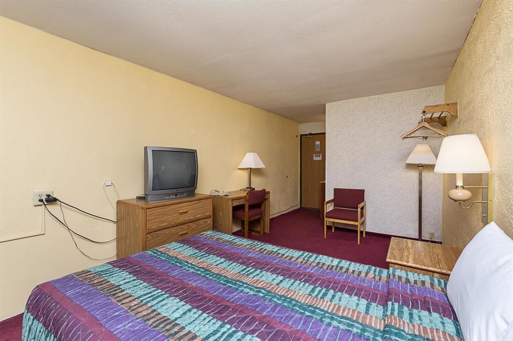 Motel 6 Moline - photo 38