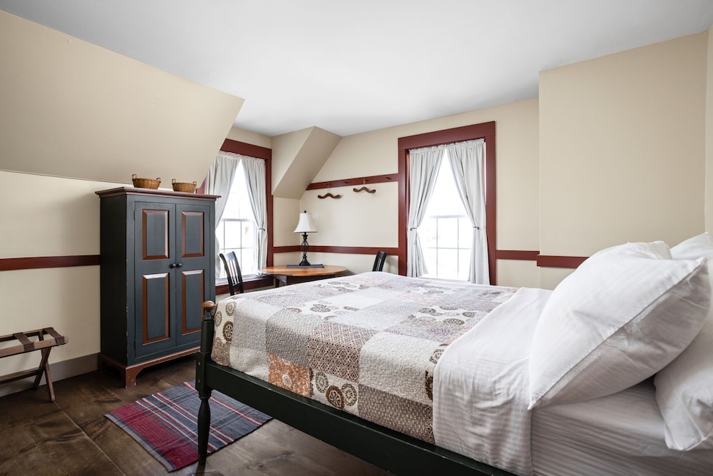 Artists Colony Inn & Restaurant - photo 14