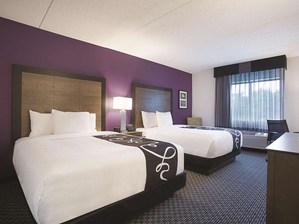 La Quinta Inn & Suites by Wyndham Baltimore BWI Airport - photo 29