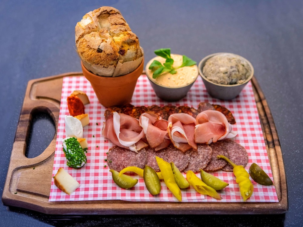 מזון ומשקאות