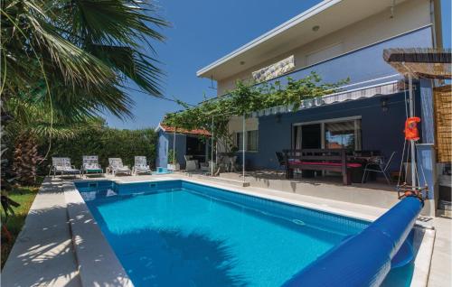 Holiday Home Kastel Luksic 12 — 4-Star Luxury Hotel in Kastel Luksic, Croatia