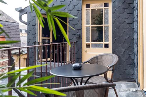 Suites Mana Studio Art Ducal Avec Terrasse Sur L'arriere de la Place Ducale Parking Inclus — hotel in Charleville-Mezieres