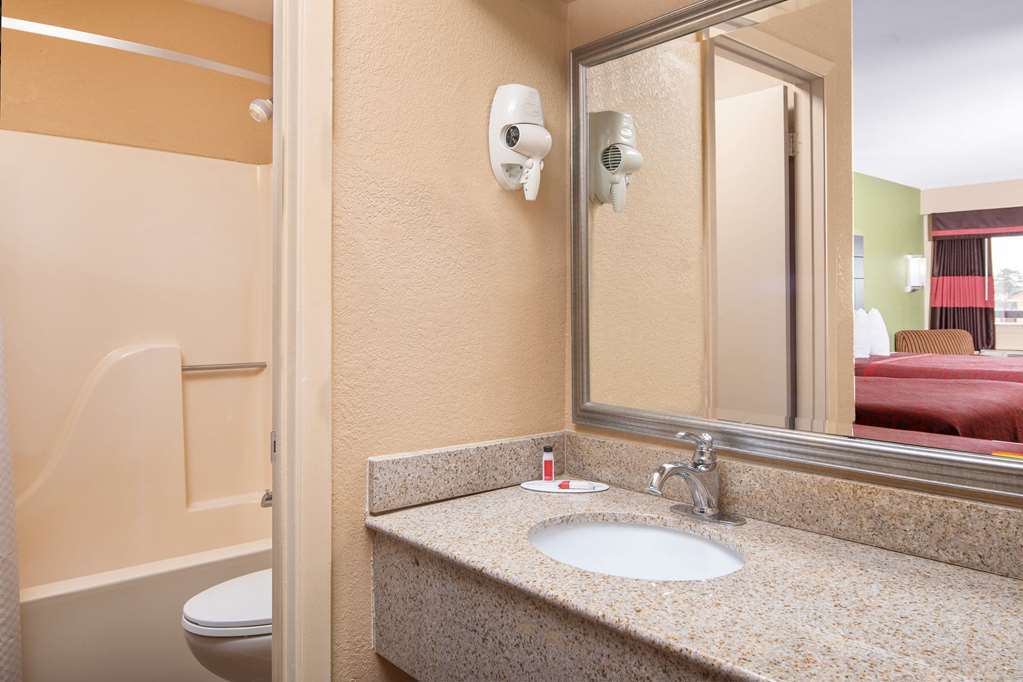 Days Inn by Wyndham Tupelo - photo 14