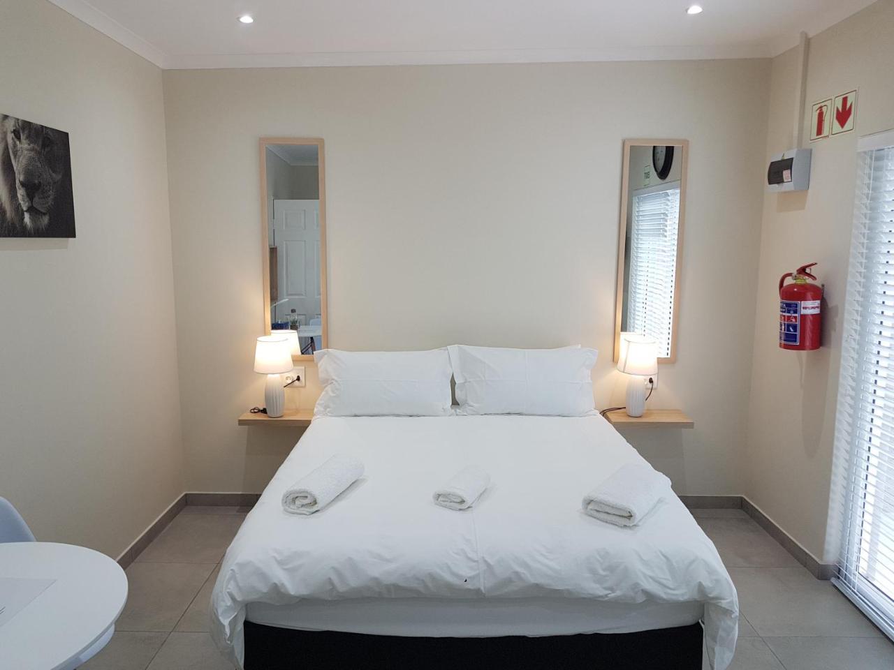 Sharon’s House: Modern Self Catering rooms