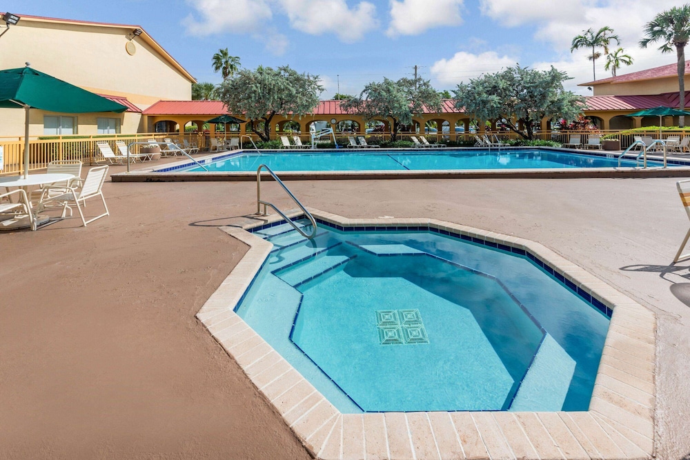 La Quinta by Wyndham Fort Lauderdale Pompano Beach - photo 23