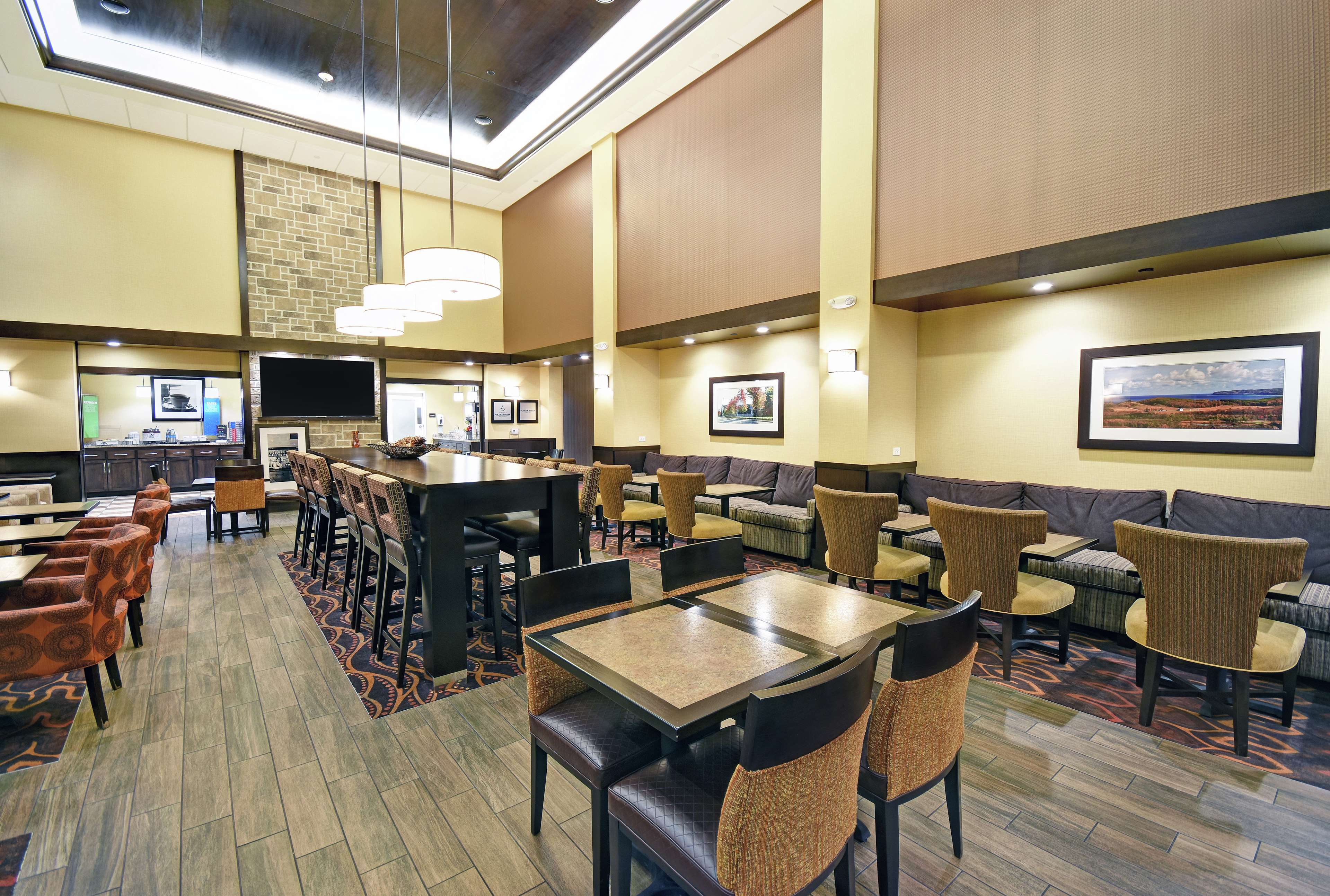 Hampton Inn & Suites Milwaukee Franklin - photo 7