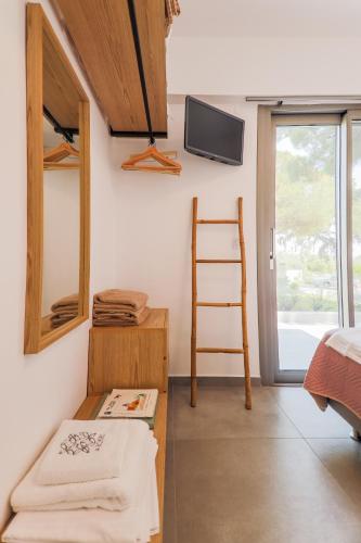 4 Roses Pool Villas — Litochoro — photo 4