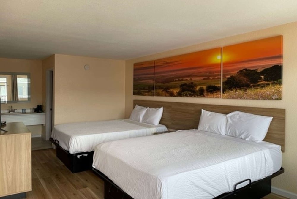 Days Inn by Wyndham Branson Near Theatre District - photo 10