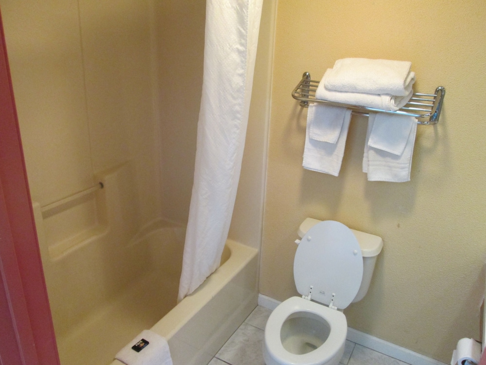 Delux Inn & Suites - photo 16