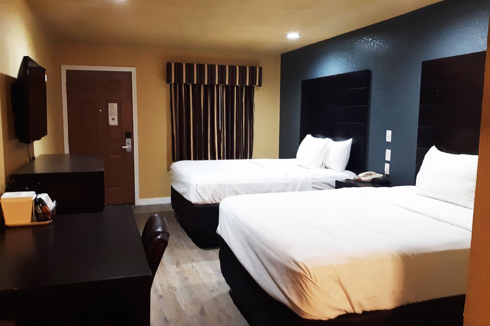 Woodridge Inn and Suites - photo 21