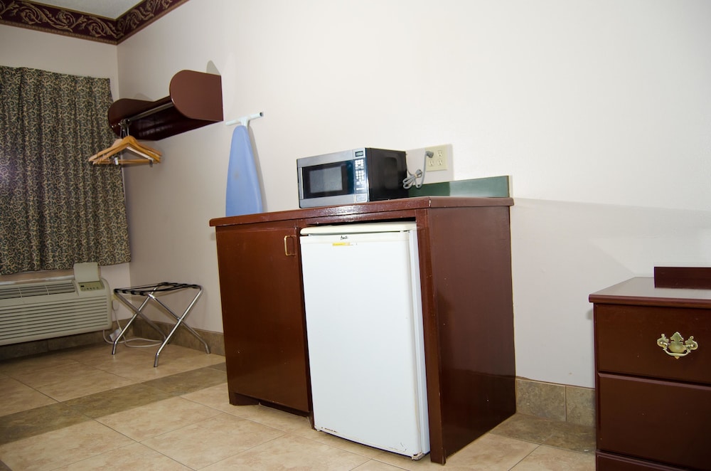 Texas Inn and Suites City Center at University Dr. - photo 20