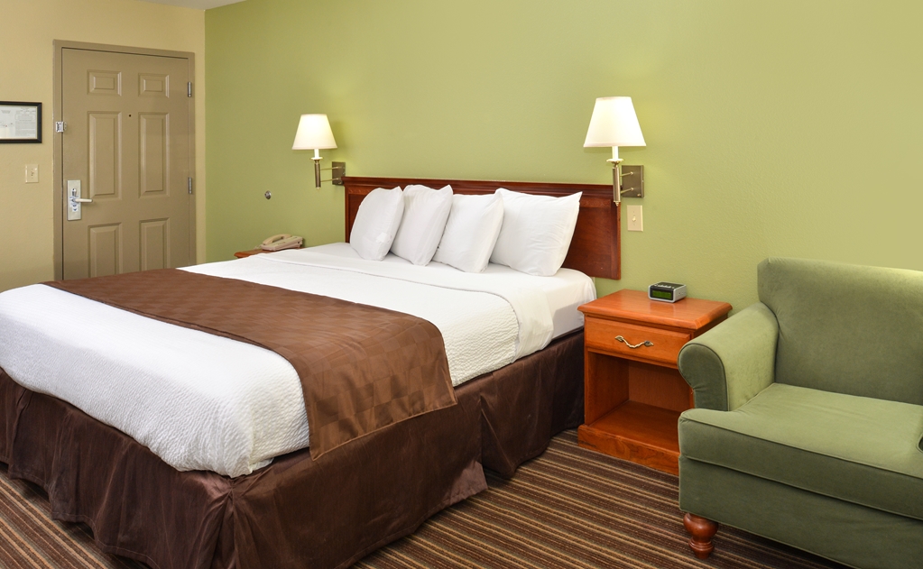 Americas Best Value Inn & Suites University Ave - photo 9