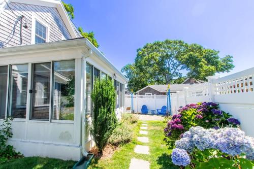 2 Min Walk to the Ocean Central A C in Harwich, United States