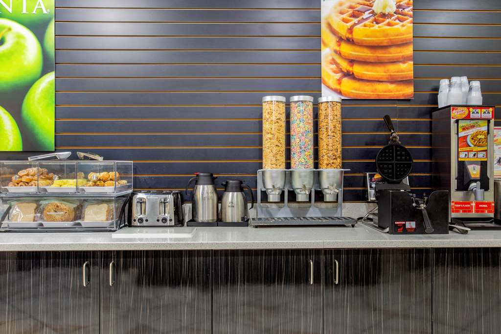 La Quinta Inn & Suites by Wyndham Springfield IL - photo 53