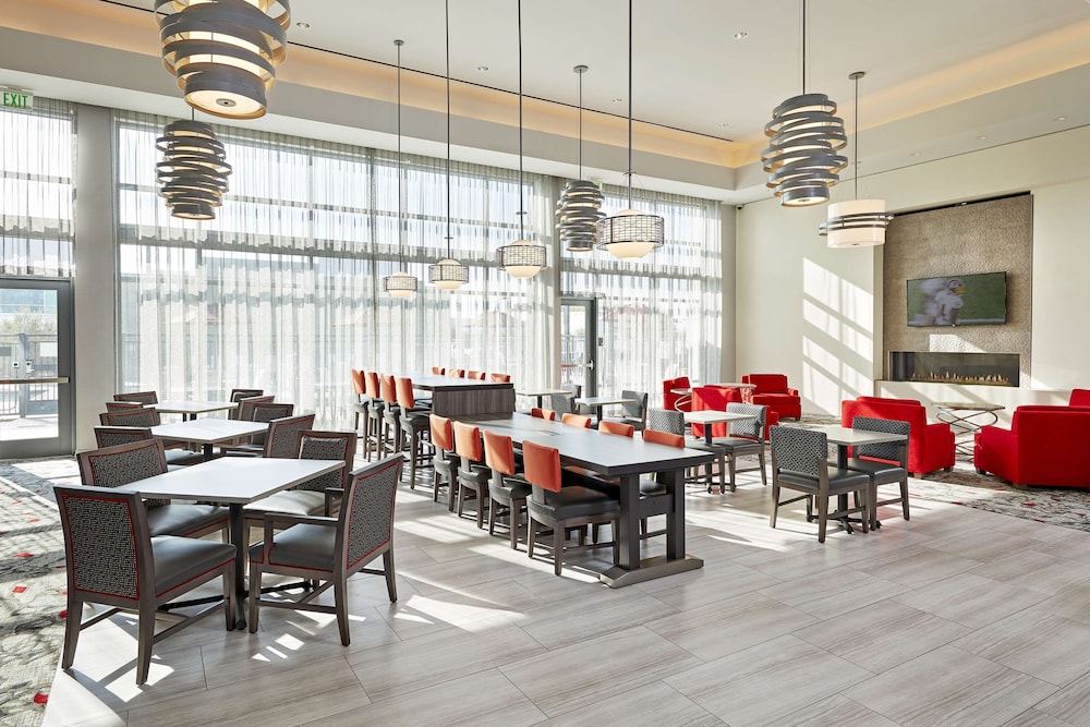 Hampton Inn Long Beach Airport - photo 22