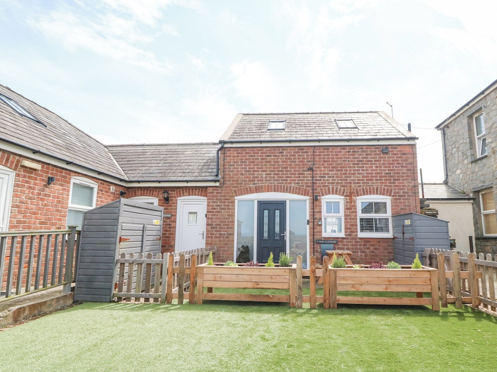 Pine Cottage — 4-Star Luxury Hotel in Caernarfon, United Kingdom