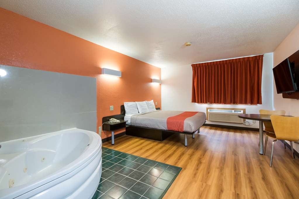 Motel6 Davenport IA - photo 26