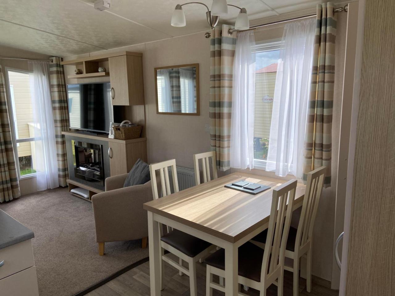Brand New 8 Berth Caravan Sleeps 8 — Ashington — photo 4