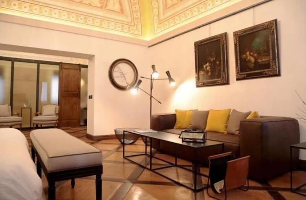 Al Palazzetto B And B 5088839 — Tivoli