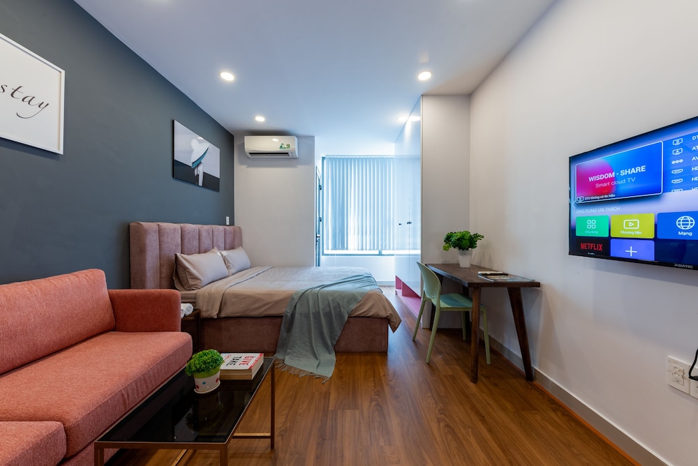 RIVERGATE apartment infinity pool & Gym — 4-Star Luxury Hotel in Ho Chi Minh City, Vietnam