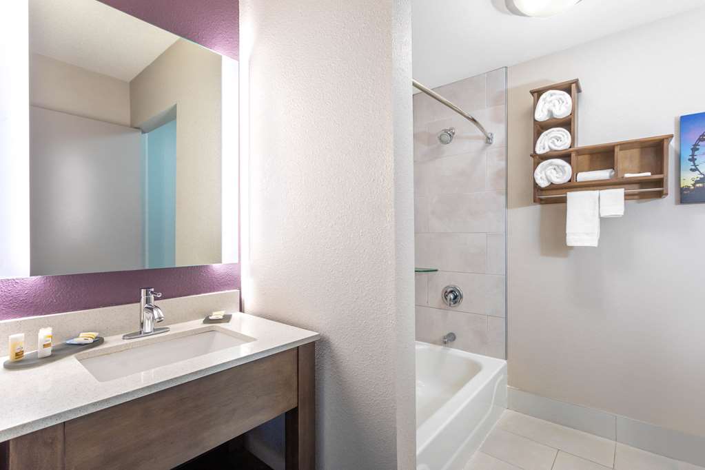 La Quinta Inn & Suites by Wyndham Hopkinsville - photo 27