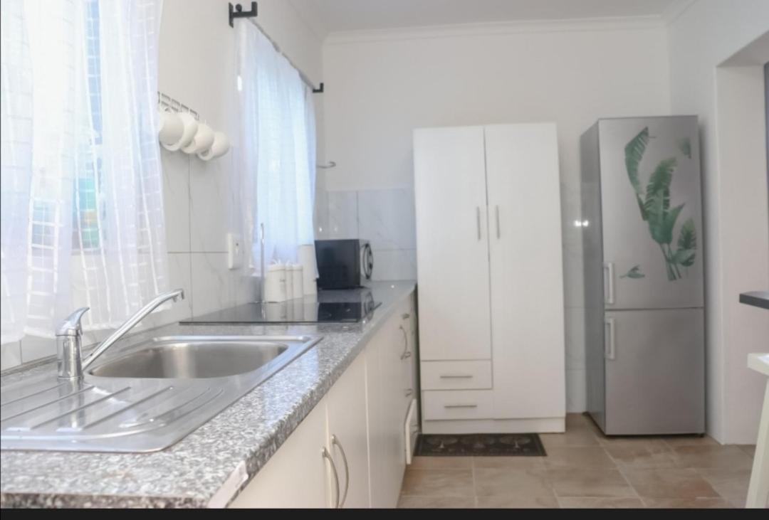 Optimum Stay Self Catering Accommodation Deluxe Room
