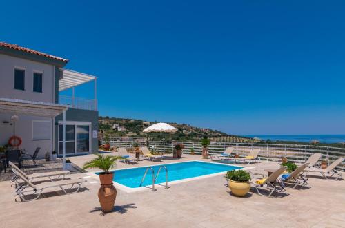 Haravgi 3 Bedrooms Villa — 4-Star Luxury Hotel in Agia Triada, Greece