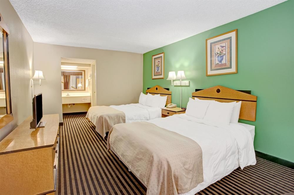 Clarion Inn Louisville - photo 10