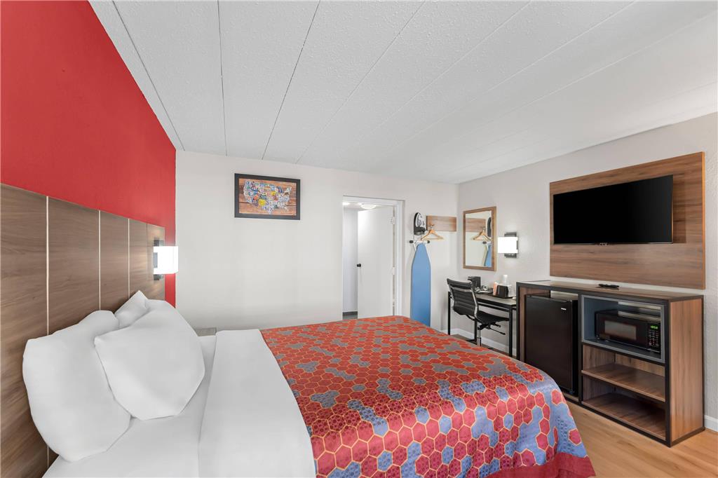 Econo Lodge Cranston Providence - photo 33