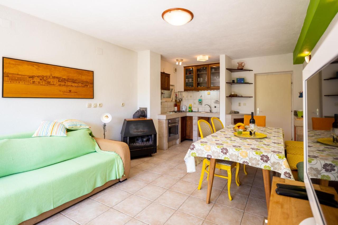 Maris in Sveti Filip I Jakov, Croatia