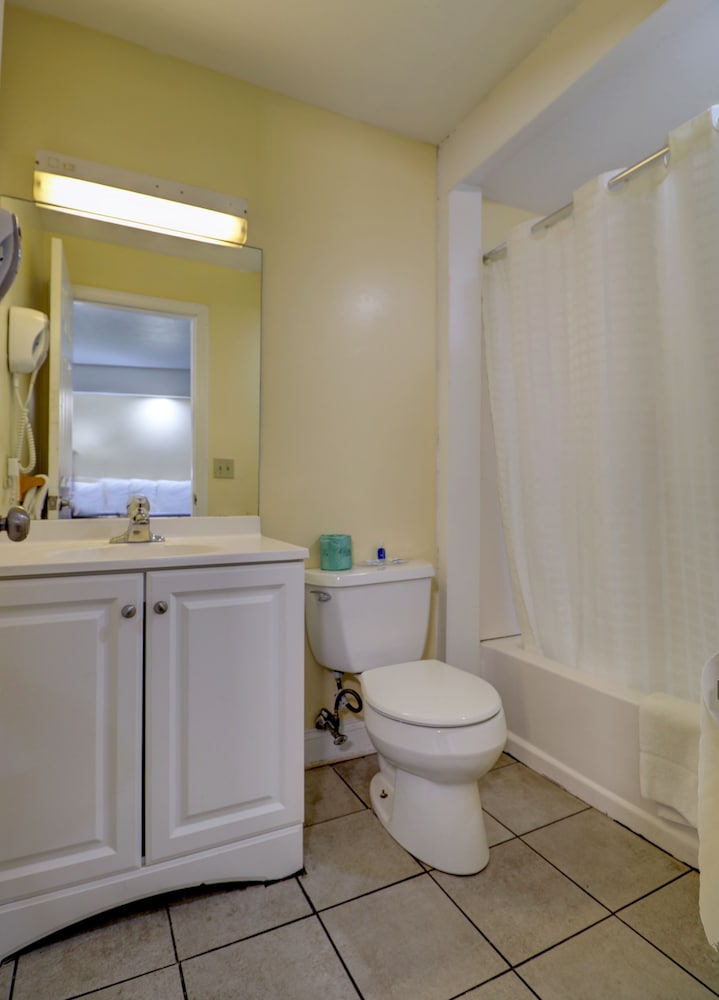 Brookside Motel And Cottages - photo 39