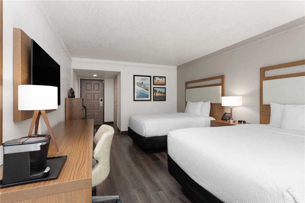 La Quinta Inn & Suites by Wyndham Ft Lauderdale Cypress Cr - photo 24