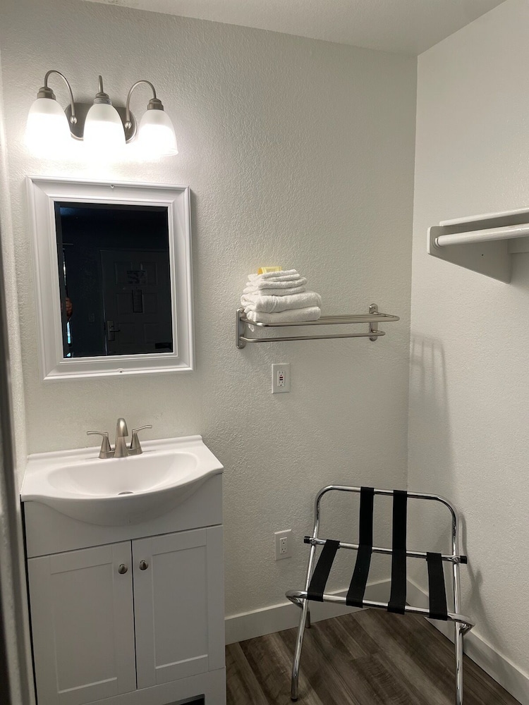 Premier Inns Thousand Oaks - photo 28