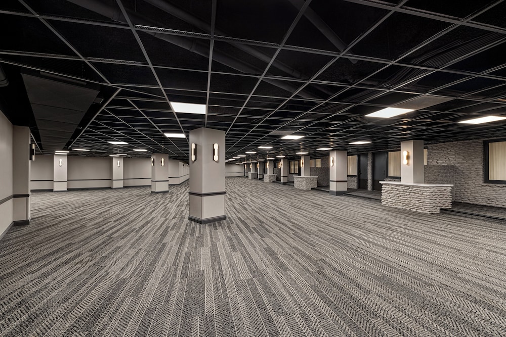 Crowne Plaza Louisville Airport Expo Ctr an IHG Hotel - photo 2