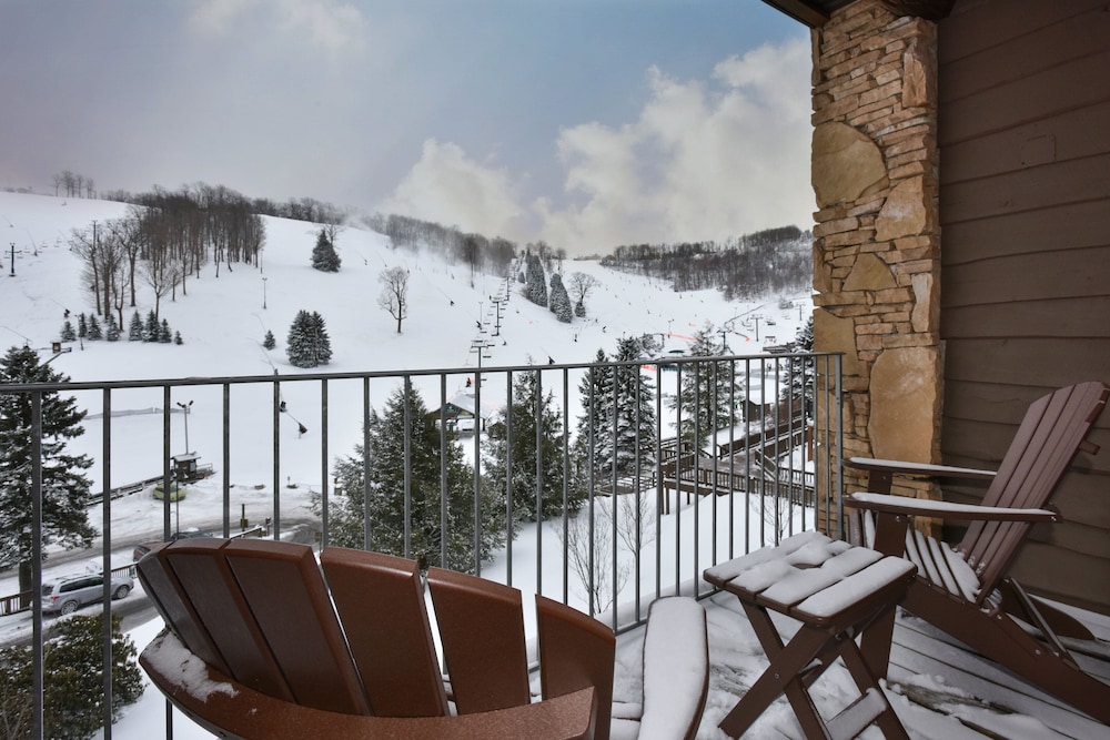 Slopeside Hotel A Vail Resorts Property — hotel in Painesville