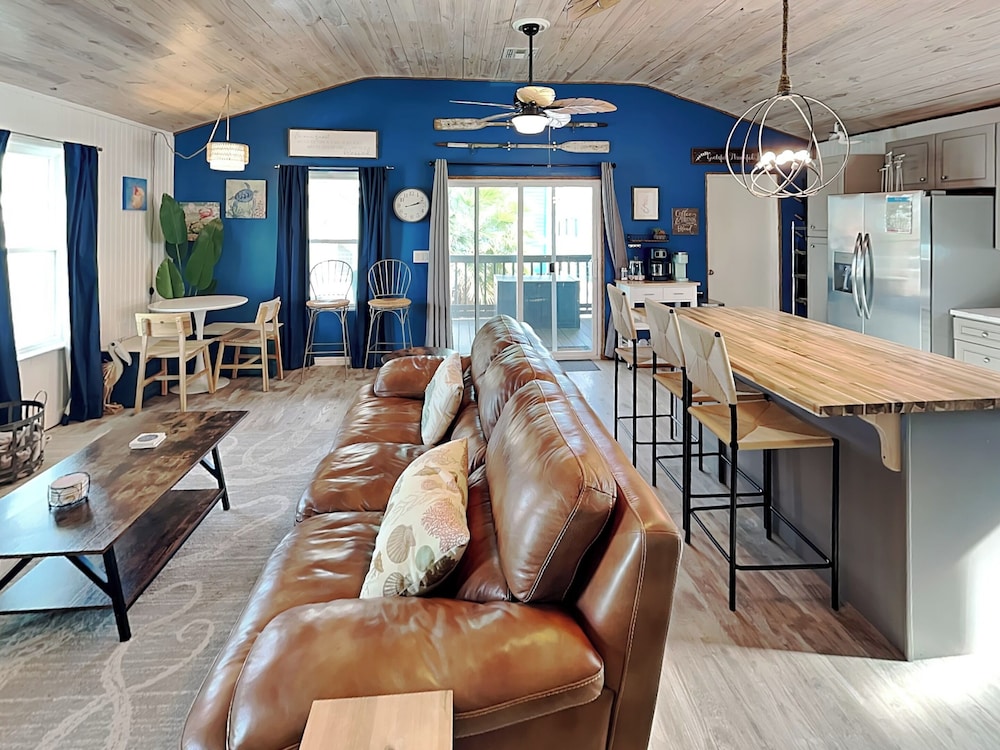 Sand Piper by Miss Kitty s — 4-Star Luxury Hotel in Rockport, United States