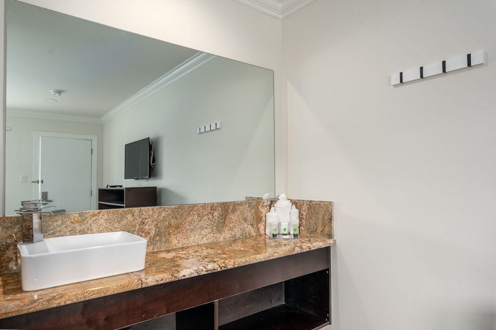 Crewe Boutique Inn - photo 20