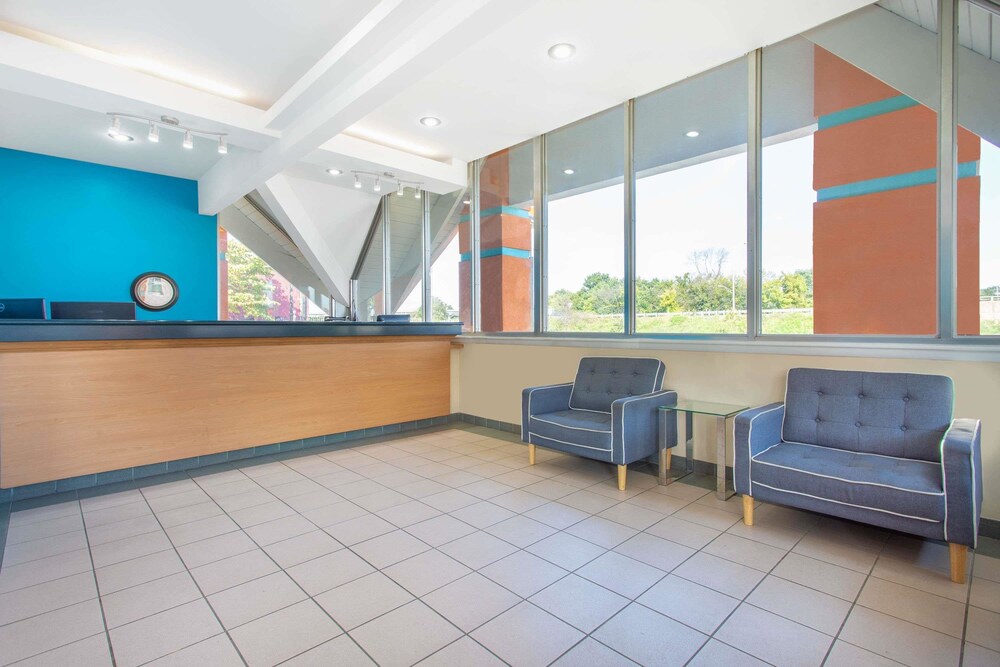 Howard Johnson by Wyndham Harrisburg - photo 3