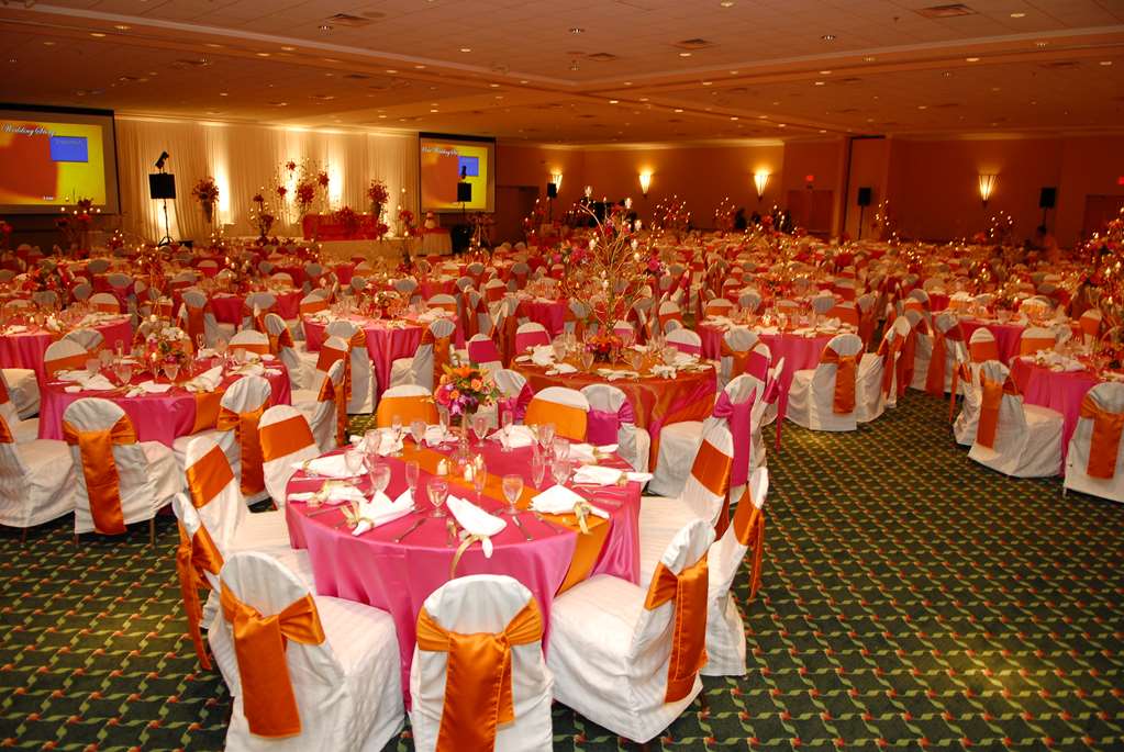 Florida Hotel & Conference Center in the Florida Mall - photo 11