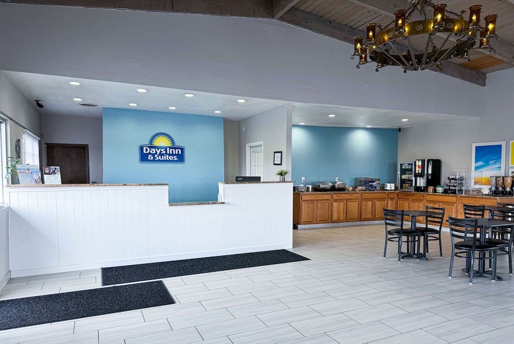 Days Inn & Suites by Wyndham Santa Rosa - photo 2