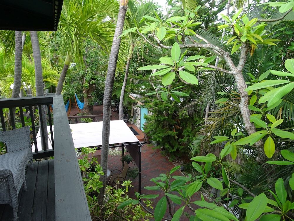 Suite Dreams Inn by the Beach - photo 4