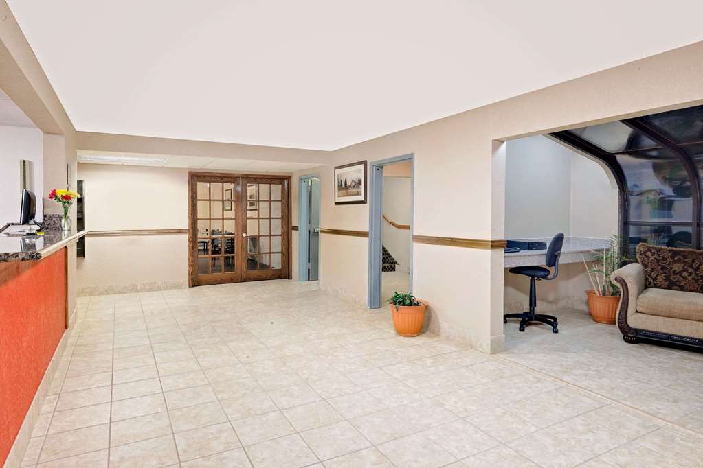 Super 8 by Wyndham Iowa Falls - photo 3