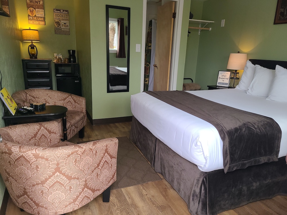 Lamplighter Cabins & Suites - photo 23
