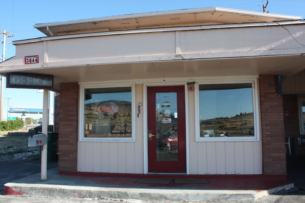 A 1 Budget Motel - photo 3