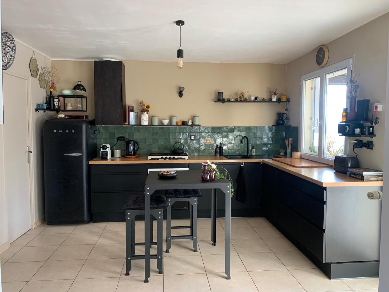 Bright And Quiet House with Two Gardens North Shade And South Sun — 4-Star Luxury Hotel in La Ciotat, France