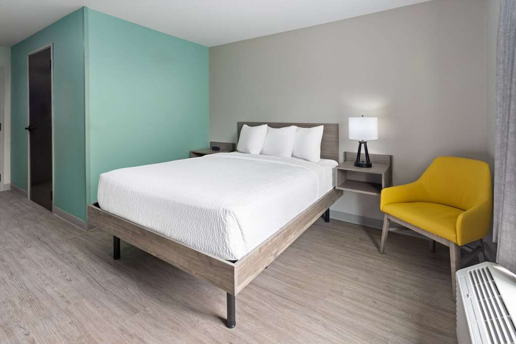 ECHO Suites Richmond West Extended Stay by Wyndham - photo 42