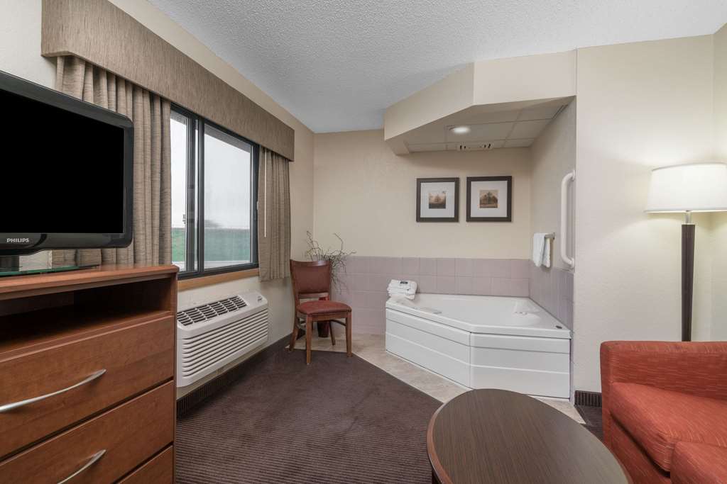 AmericInn by Wyndham Worthington - photo 25