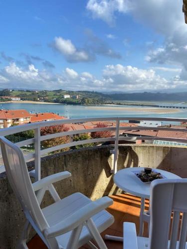 Apartamento EL PILAR con vistas a la bahA a y a los picos — 4-Star Luxury Hotel in San Vicente De La Barquera, Spain