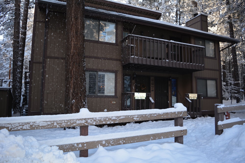 Summit Getaway Condo Affordable and ideally located Wood burning fireplace Walk to Ski Resort - photo 28